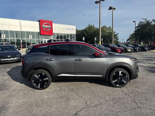 Gun Metallic/Scarlet Ember Tintcoat 2026 Nissan Kicks SR