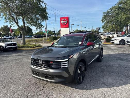 Gun Metallic/Scarlet Ember Tintcoat 2026 Nissan Kicks SR