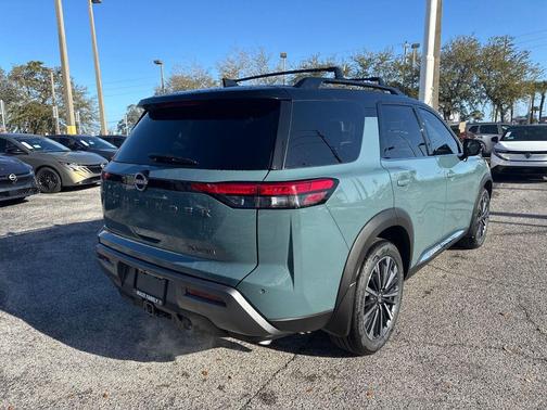 2026 Nissan Pathfinder Platinum