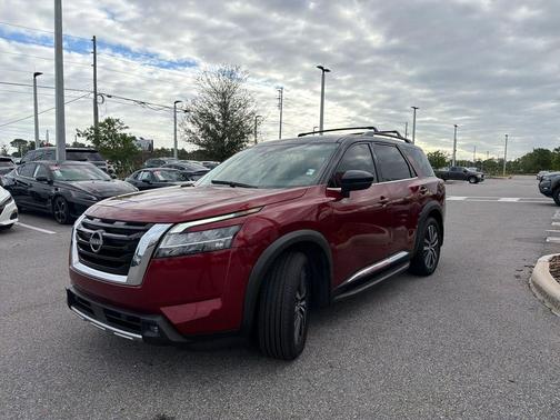 Scarlet Ember Tintcoat/Super Black 2022 Nissan Pathfinder Platinum 2WD