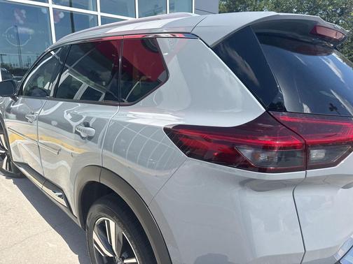 Boulder Gray Pearl 2023 Nissan Rogue Platinum