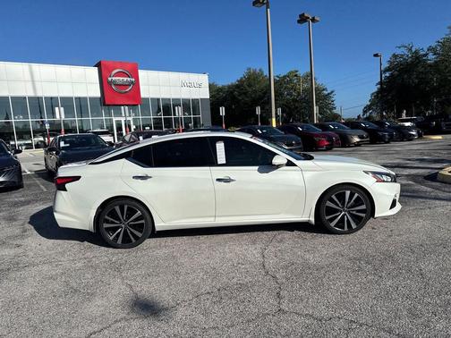 Pearl White Tricoat 2019 Nissan Altima 2.5 Platinum