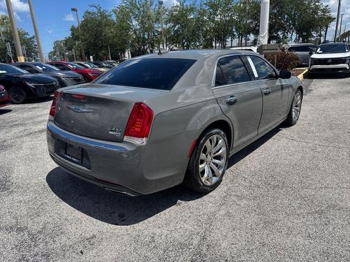 Ceramic Grey Clearcoat 2018 Chrysler 300 Limited