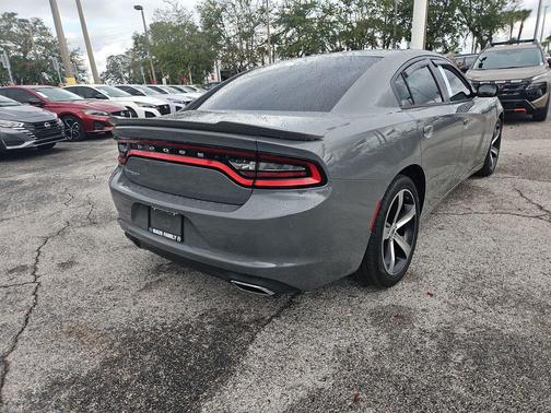 2017 Dodge Charger SE
