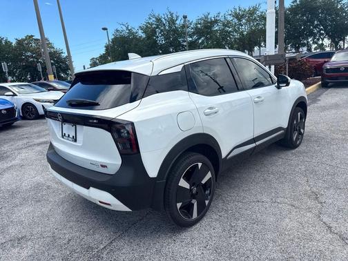 2025 Nissan Kicks SR