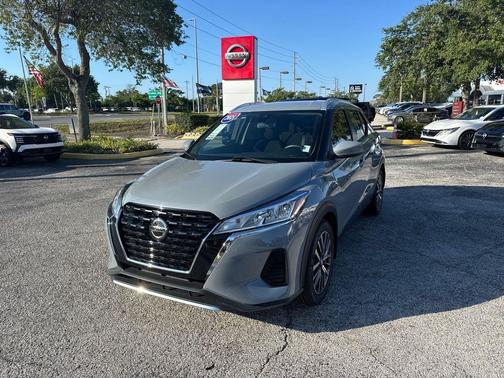Boulder Gray Pearl 2021 Nissan Kicks SV