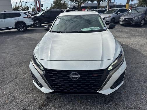 2025 Nissan Altima SR FWD