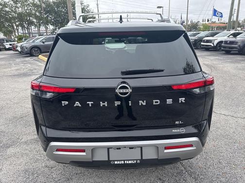 2025 Nissan Pathfinder SL FWD