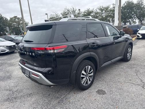 2025 Nissan Pathfinder SL FWD