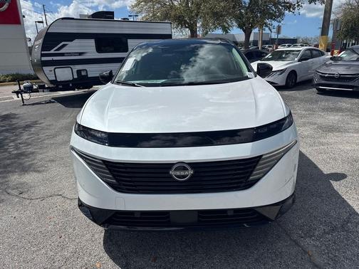 Everest White Pearl Tricoat/Super Black 2026 Nissan Murano Platinum