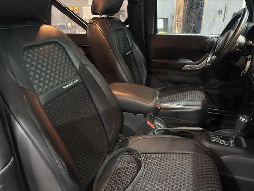 Granite Crystal Metallic Clearcoat 2017 Jeep Wrangler Sahara