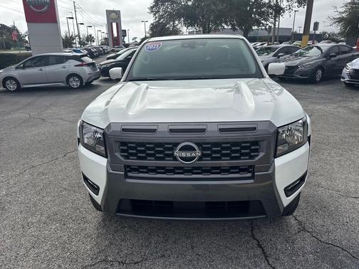 2025 Nissan Frontier SV