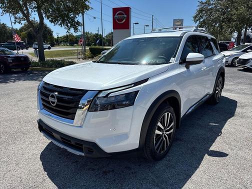 2025 Nissan Pathfinder Platinum FWD