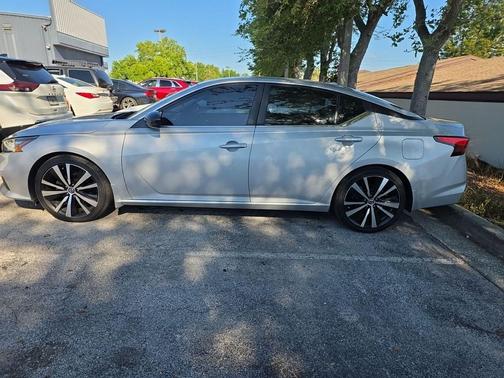 Brilliant Silver Metallic 2020 Nissan Altima SR FWD