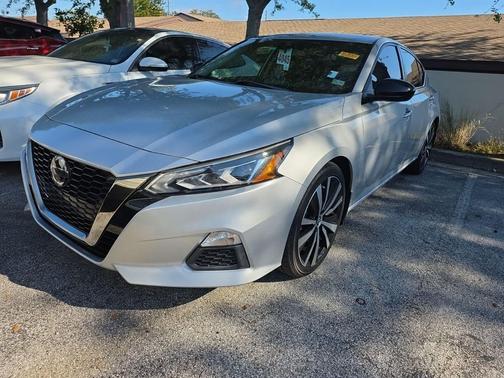 Brilliant Silver Metallic 2020 Nissan Altima SR FWD