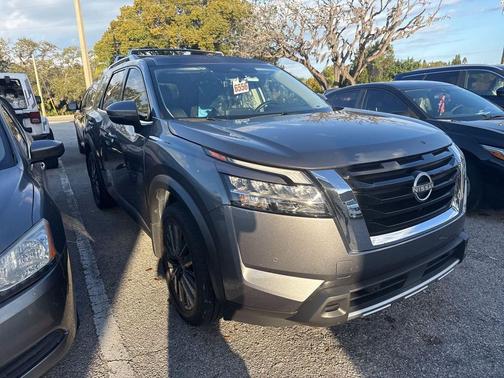 2024 Nissan Pathfinder SL FWD