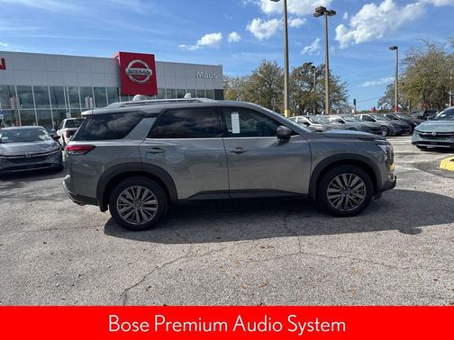 2024 Nissan Pathfinder SL FWD