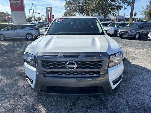 2025 Nissan Frontier SV
