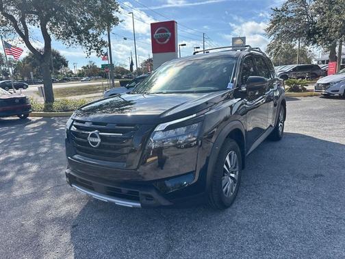 2025 Nissan Pathfinder SL FWD