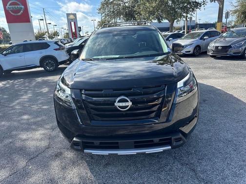 2025 Nissan Pathfinder SL FWD