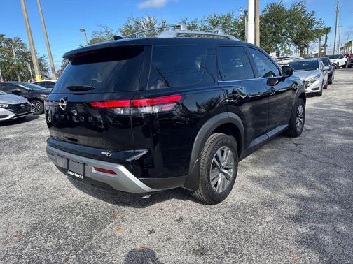 2025 Nissan Pathfinder SL FWD