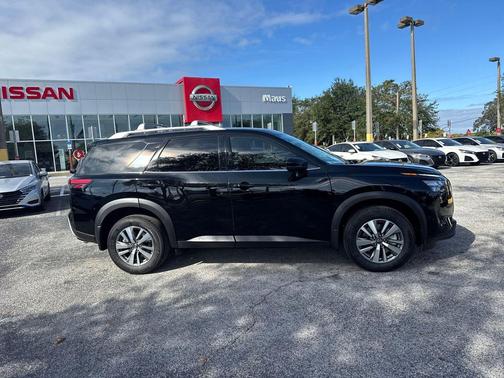 2025 Nissan Pathfinder SL FWD