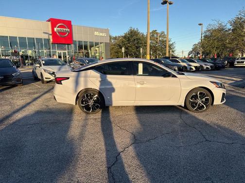 2025 Nissan Altima SR FWD