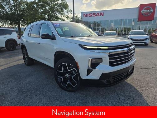 Iridescent Pearl Tricoat 2025 Chevrolet Traverse High Country