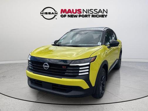 Yuzu Yellow Metallic/Super Black 2026 Nissan Kicks SR