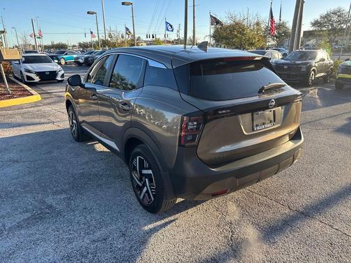 2025 Nissan Kicks SV