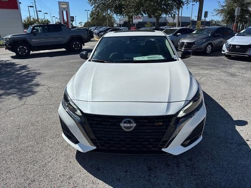 2025 Nissan Altima SR FWD