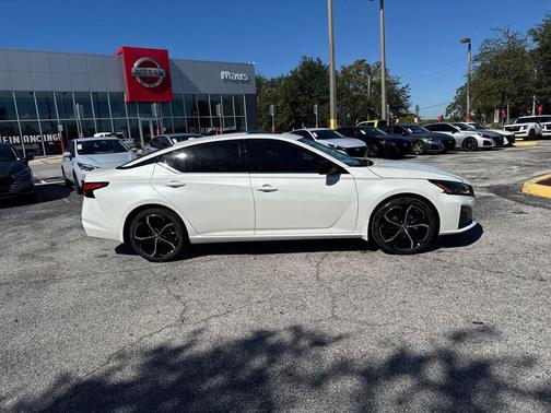 2025 Nissan Altima SR FWD