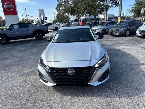 2025 Nissan Altima SR FWD