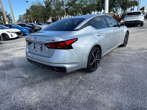 2025 Nissan Altima SR FWD