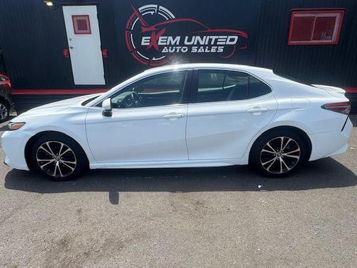 2018 Toyota Camry SE