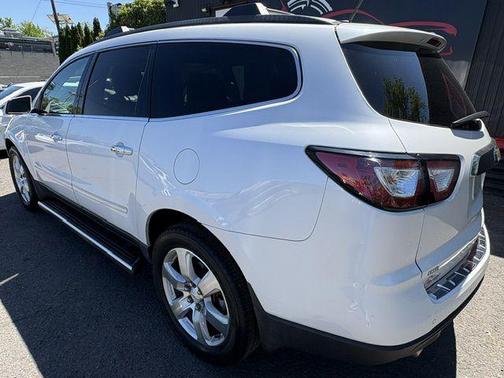 WHITE 2016 Chevrolet Traverse LTZ
