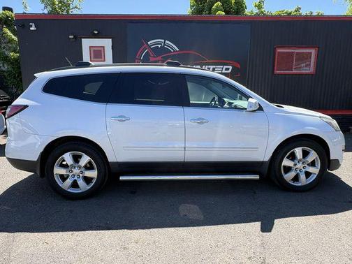 WHITE 2016 Chevrolet Traverse LTZ