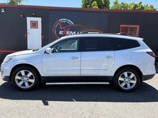 WHITE 2016 Chevrolet Traverse LTZ