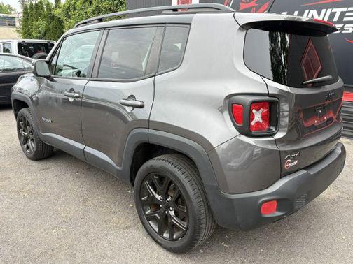 Granite Crystal Metallic Clearcoat 2016 Jeep Renegade Latitude