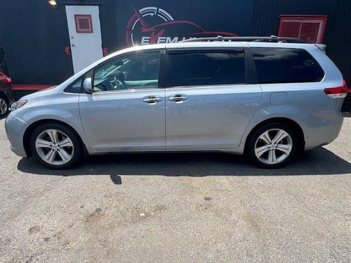 2012 Toyota Sienna XLE