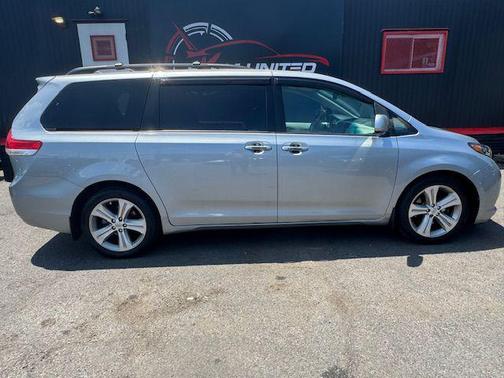 2012 Toyota Sienna XLE