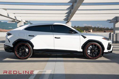 2022 Lamborghini Urus 