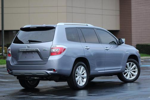 Silver 2010 Toyota Highlander Hybrid Limited