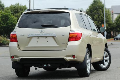 Gold 2009 Toyota Highlander