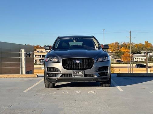 Photo 3 of 19 of 2019 Jaguar F-PACE 25t Premium