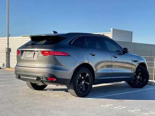 Photo 5 of 19 of 2019 Jaguar F-PACE 25t Premium