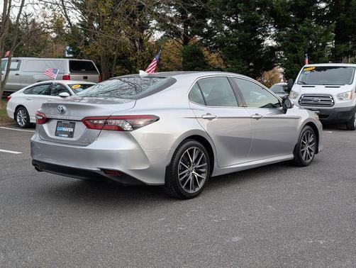 2022 Toyota Camry Hybrid XLE