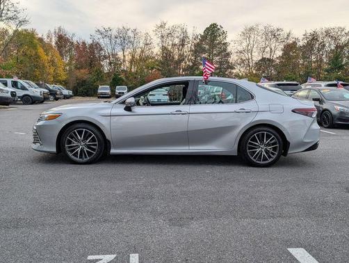 2022 Toyota Camry Hybrid XLE