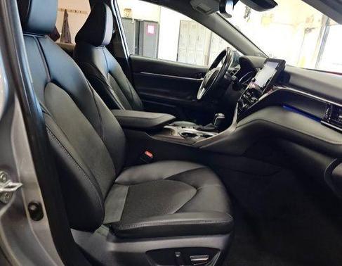 2022 Toyota Camry Hybrid XLE