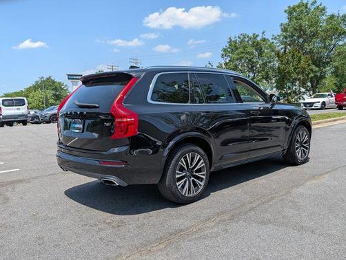 2021 Volvo XC90 T6 Momentum